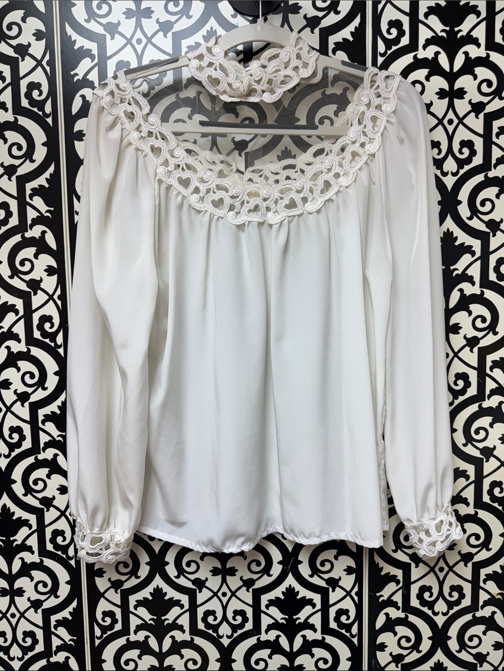 Women's White Heart-shaped Lace-Trim Blouse